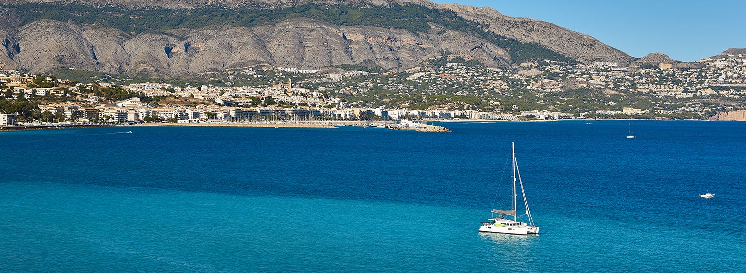 Costa de Altea vista desde el mar.