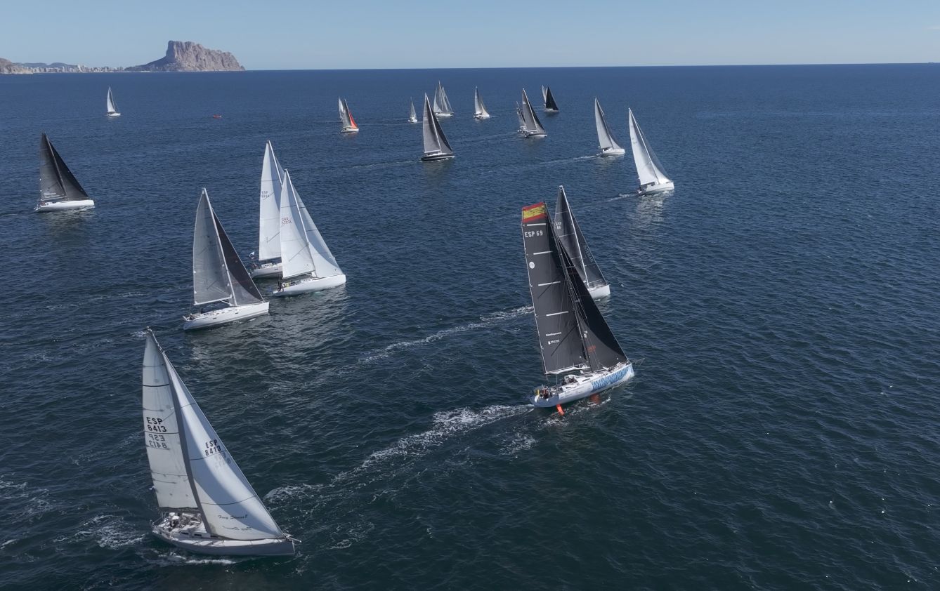 Competición de veleros en Altea.